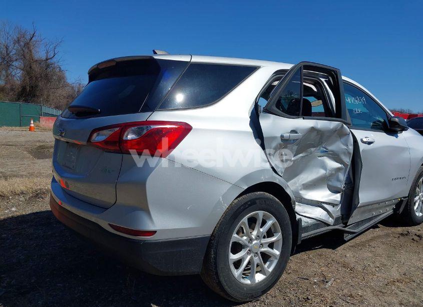 Photo 6 of 2020 Chevrolet Equinox FWD LS (VIN 2GNAXHEVXL6170212)