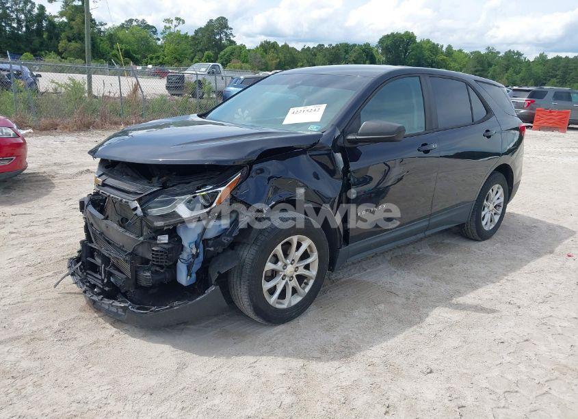 Photo 2 of 2020 Chevrolet Equinox FWD LS (VIN 2GNAXHEVXL6171117)