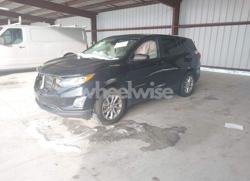 Photo 2 of 2020 Chevrolet Equinox FWD LS (VIN 2GNAXHEVXL6222065)