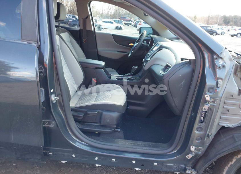 Photo 5 of 2021 Chevrolet Equinox FWD LS (VIN 2GNAXHEVXM6114465)