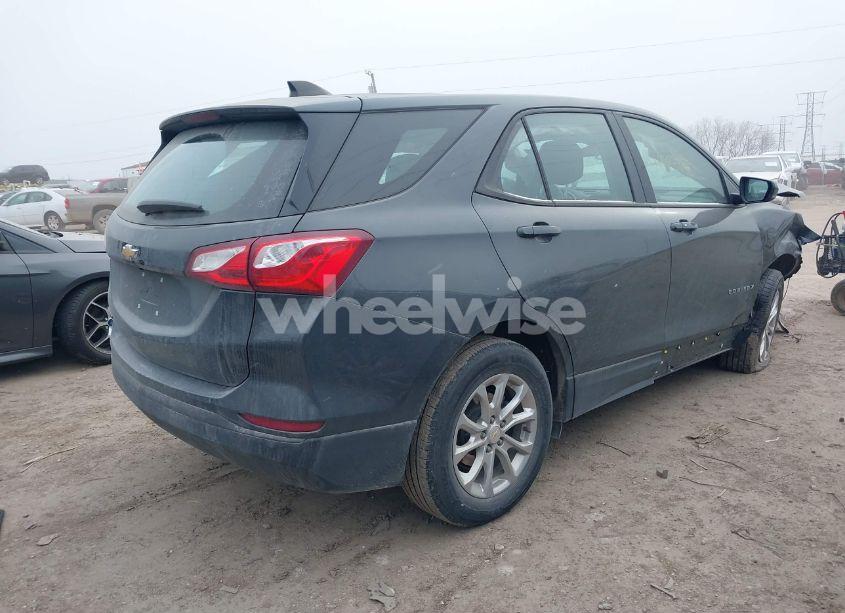 Photo 4 of 2021 Chevrolet Equinox FWD LS (VIN 2GNAXHEVXM6121111)