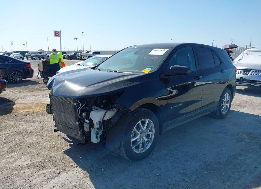 Photo 2 of 2022 Chevrolet Equinox FWD LS (VIN 2GNAXHEVXN6143157)