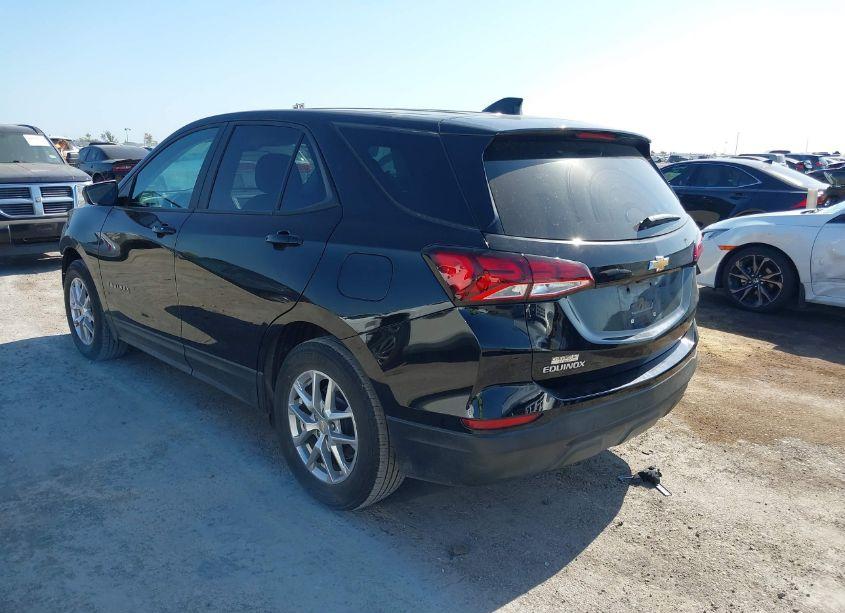 Photo 3 of 2022 Chevrolet Equinox FWD LS (VIN 2GNAXHEVXN6143157)