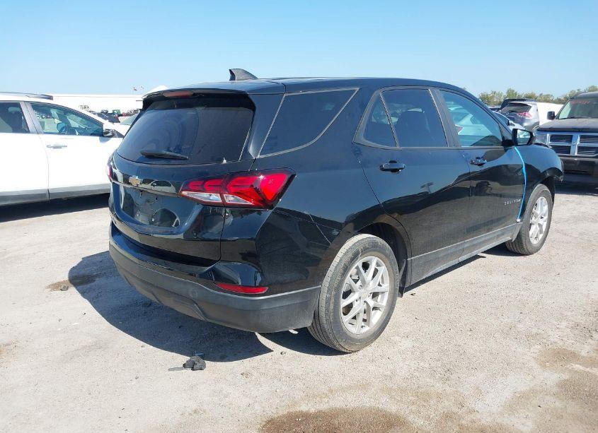 Photo 4 of 2022 Chevrolet Equinox FWD LS (VIN 2GNAXHEVXN6143157)