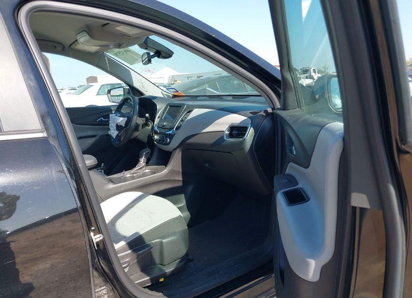 Photo 5 of 2022 Chevrolet Equinox FWD LS (VIN 2GNAXHEVXN6143157)