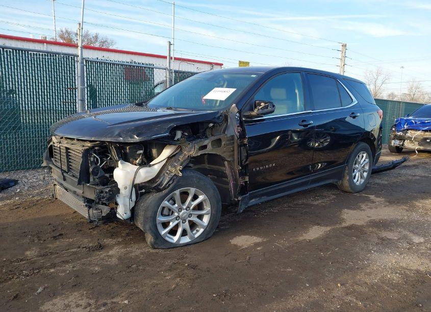 Photo 2 of 2018 Chevrolet Equinox LT (VIN 2GNAXJEV0J6113280)