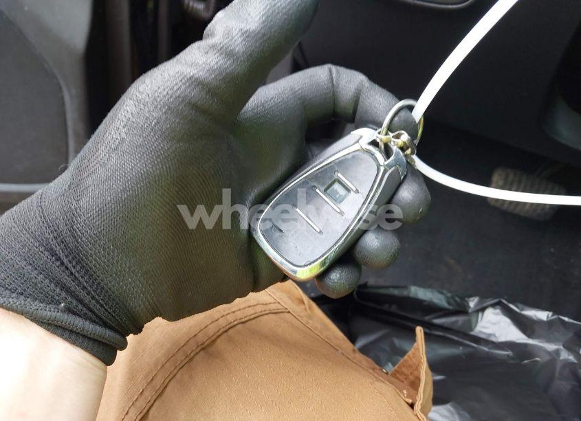 Photo 11 of 2018 Chevrolet Equinox LT (VIN 2GNAXJEV0J6140477)