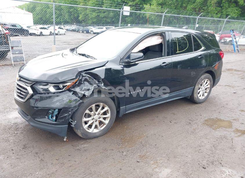 Photo 2 of 2018 Chevrolet Equinox LT (VIN 2GNAXJEV0J6140477)