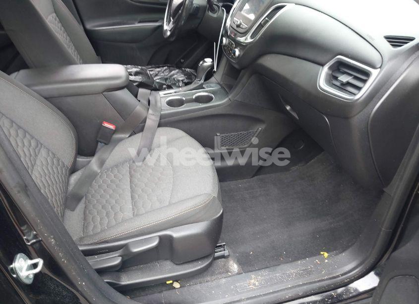 Photo 5 of 2018 Chevrolet Equinox LT (VIN 2GNAXJEV0J6140477)