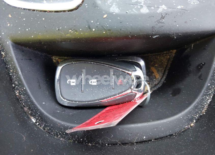 Photo 11 of 2018 Chevrolet Equinox LT (VIN 2GNAXJEV0J6156887)