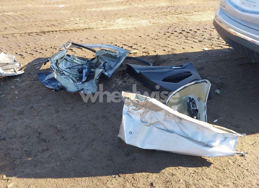 Photo 11 of 2018 Chevrolet Equinox LT (VIN 2GNAXJEV0J6198881)