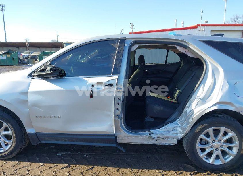 Photo 14 of 2018 Chevrolet Equinox LT (VIN 2GNAXJEV0J6198881)