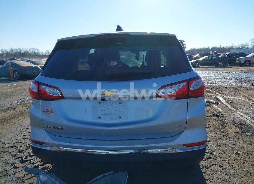 Photo 16 of 2018 Chevrolet Equinox LT (VIN 2GNAXJEV0J6198881)