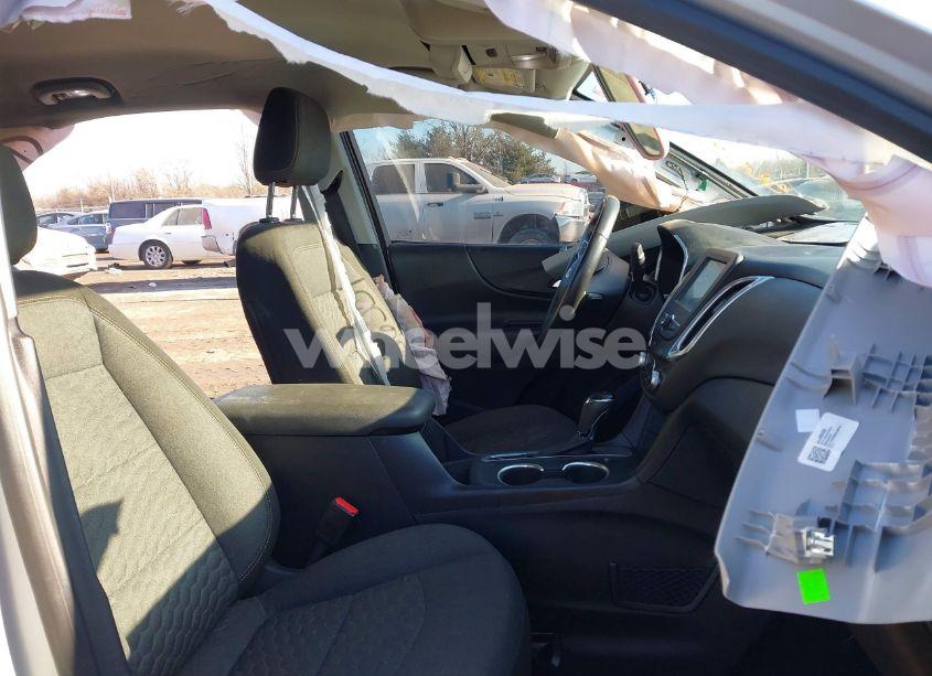 Photo 5 of 2018 Chevrolet Equinox LT (VIN 2GNAXJEV0J6198881)