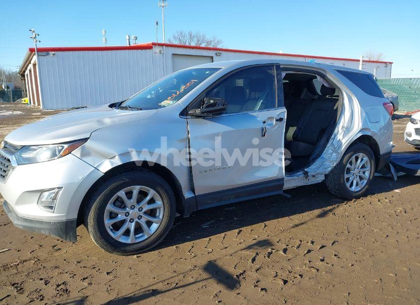 Photo 6 of 2018 Chevrolet Equinox LT (VIN 2GNAXJEV0J6198881)