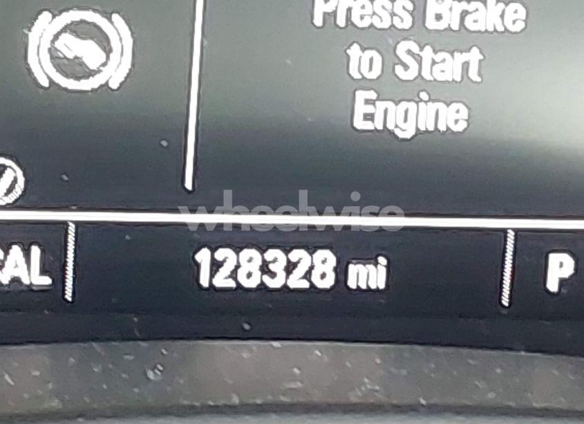 Photo 15 of 2018 Chevrolet Equinox LT (VIN 2GNAXJEV0J6201097)