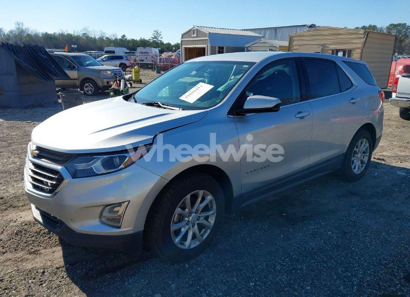 Photo 2 of 2018 Chevrolet Equinox LT (VIN 2GNAXJEV0J6201097)