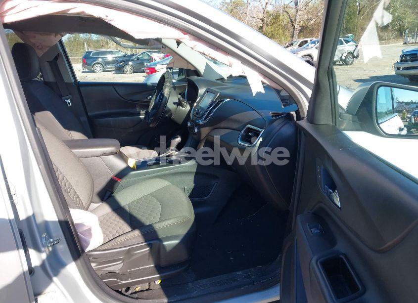 Photo 5 of 2018 Chevrolet Equinox LT (VIN 2GNAXJEV0J6201097)