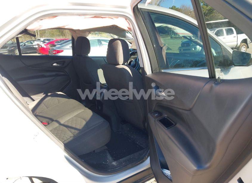 Photo 8 of 2018 Chevrolet Equinox LT (VIN 2GNAXJEV0J6201097)