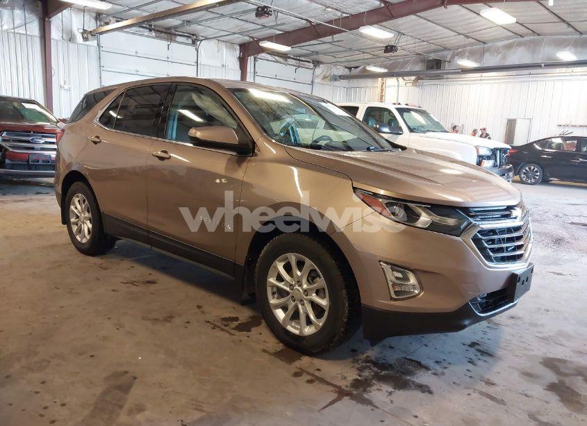 2018 Chevrolet Equinox LT (VIN 2GNAXJEV0J6229577) main photo
