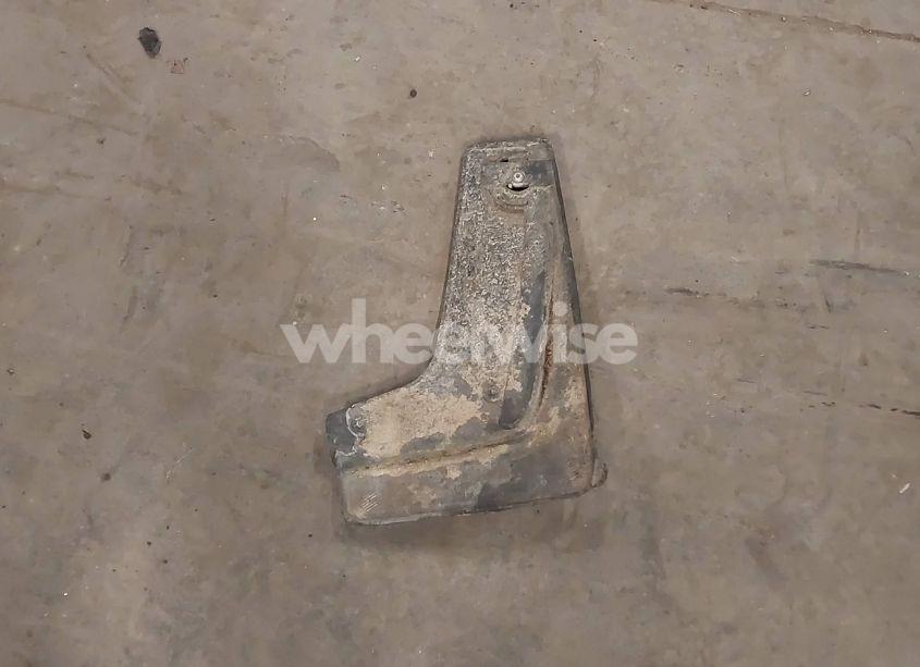 Photo 12 of 2018 Chevrolet Equinox LT (VIN 2GNAXJEV0J6229577)