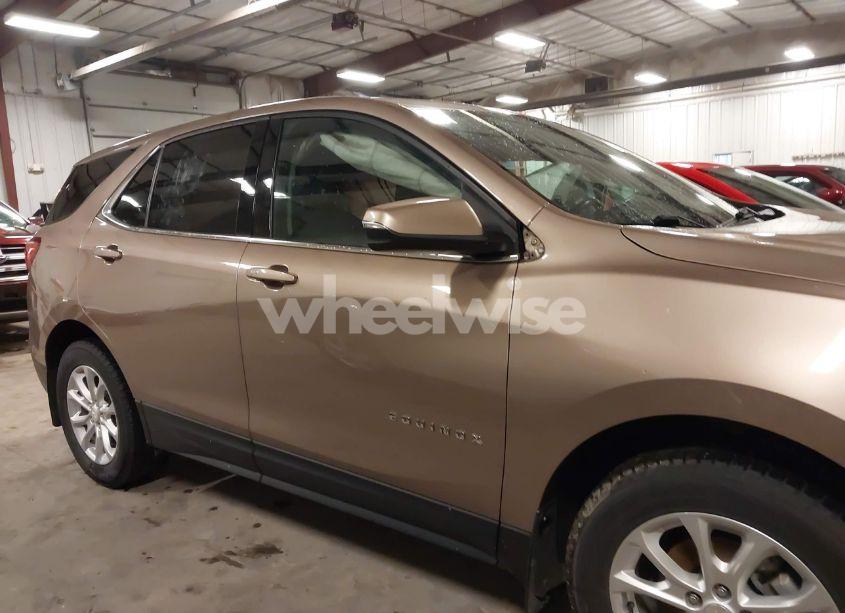 Photo 14 of 2018 Chevrolet Equinox LT (VIN 2GNAXJEV0J6229577)