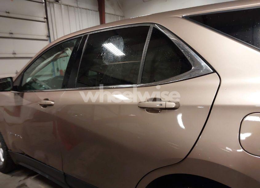 Photo 15 of 2018 Chevrolet Equinox LT (VIN 2GNAXJEV0J6229577)