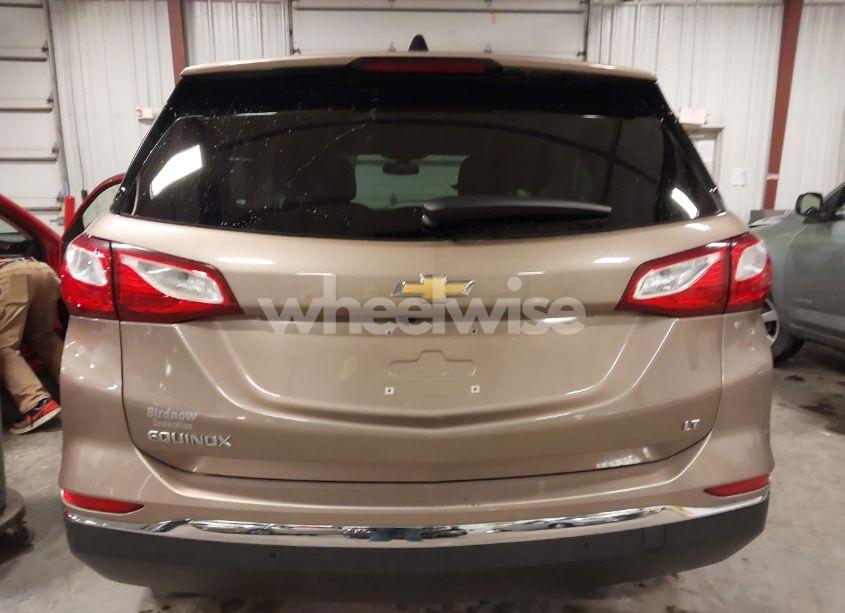 Photo 17 of 2018 Chevrolet Equinox LT (VIN 2GNAXJEV0J6229577)