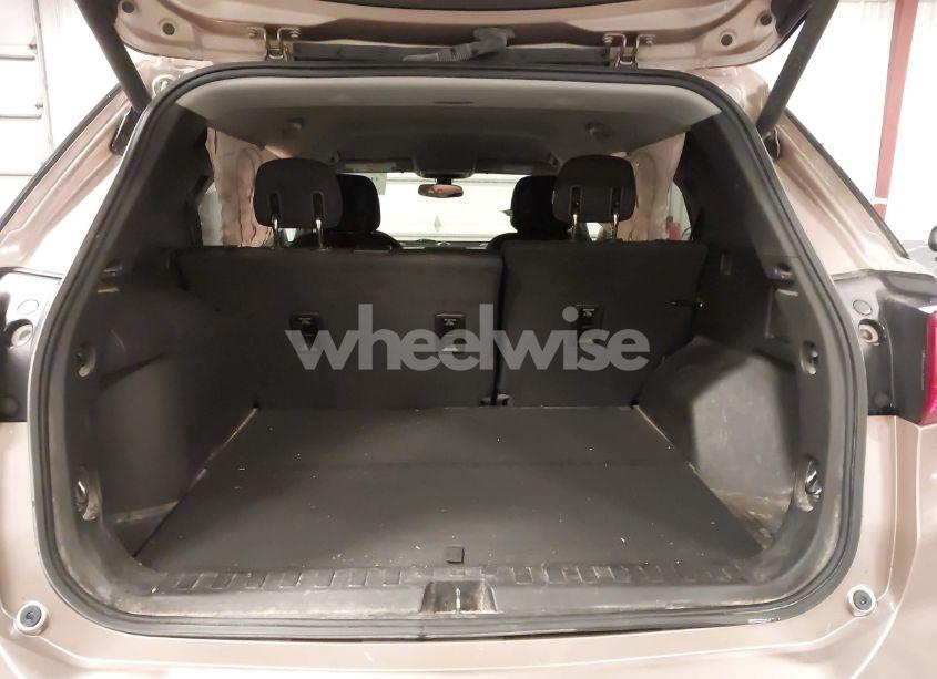 Photo 18 of 2018 Chevrolet Equinox LT (VIN 2GNAXJEV0J6229577)