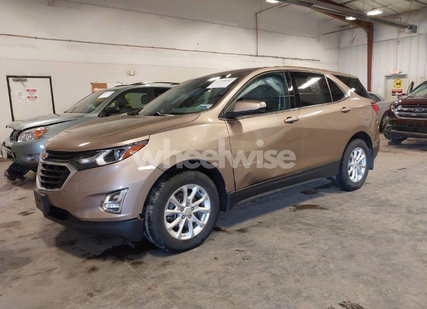 Photo 2 of 2018 Chevrolet Equinox LT (VIN 2GNAXJEV0J6229577)