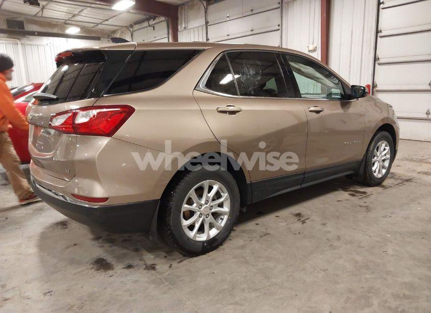 Photo 4 of 2018 Chevrolet Equinox LT (VIN 2GNAXJEV0J6229577)