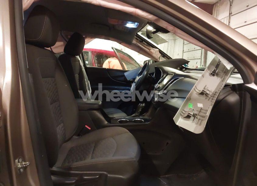 Photo 5 of 2018 Chevrolet Equinox LT (VIN 2GNAXJEV0J6229577)