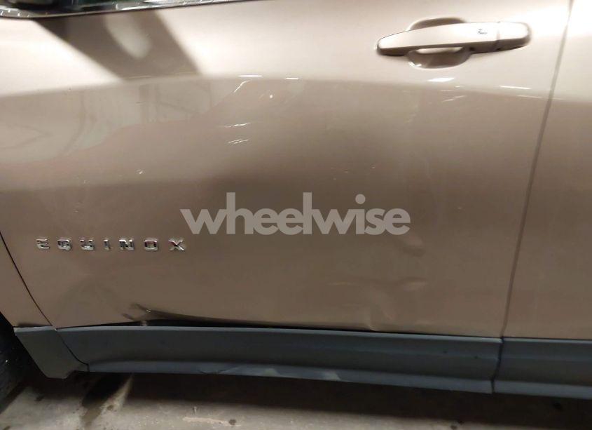 Photo 6 of 2018 Chevrolet Equinox LT (VIN 2GNAXJEV0J6229577)