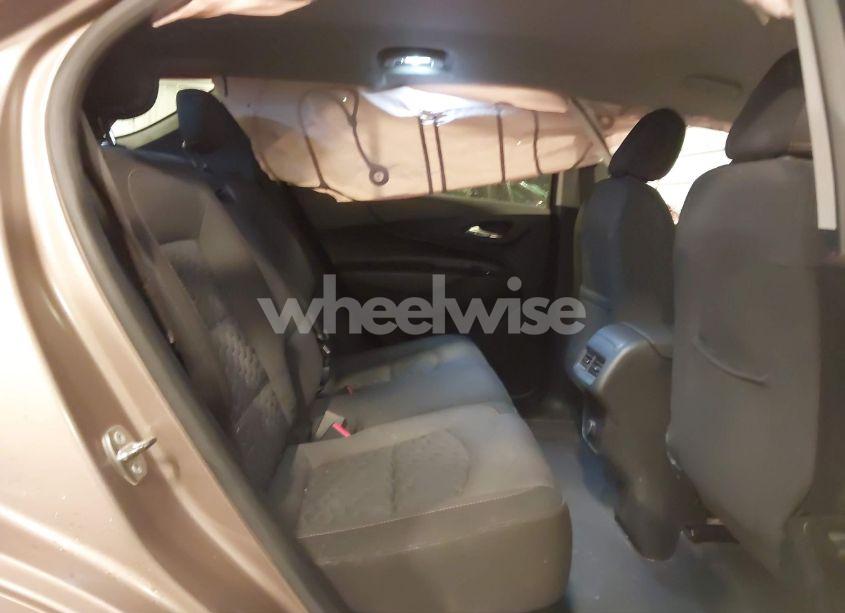 Photo 8 of 2018 Chevrolet Equinox LT (VIN 2GNAXJEV0J6229577)