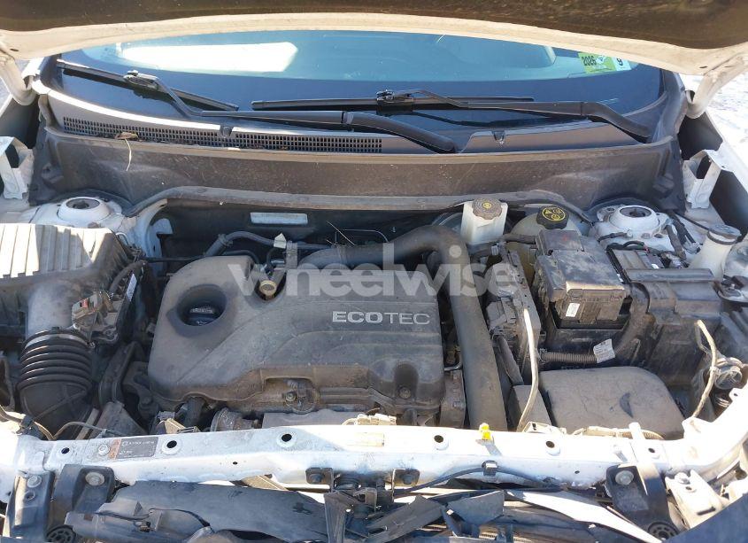 Photo 10 of 2018 Chevrolet Equinox LT (VIN 2GNAXJEV0J6230597)