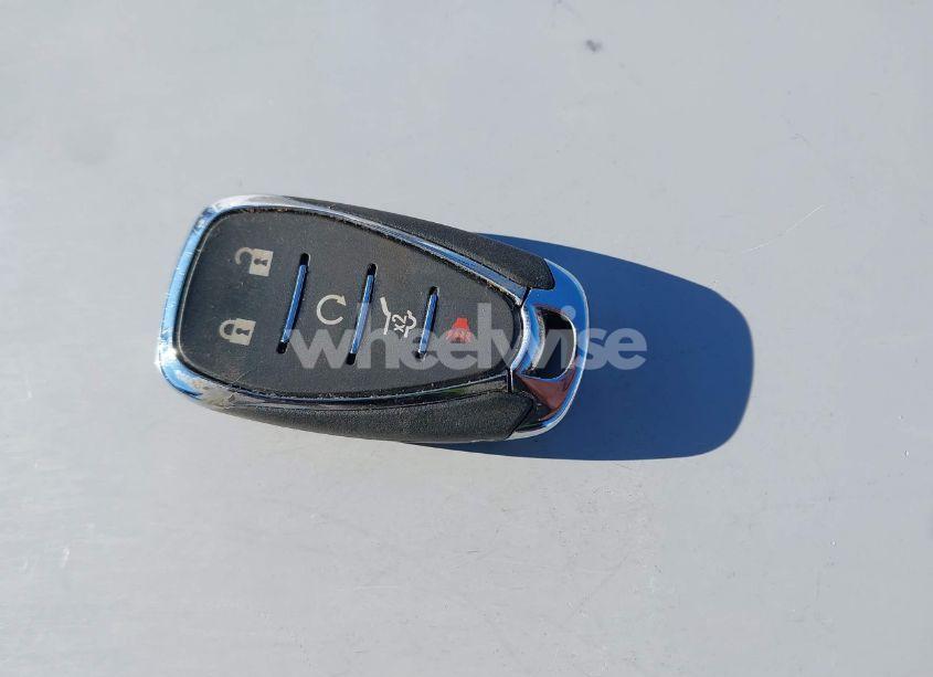 Photo 11 of 2018 Chevrolet Equinox LT (VIN 2GNAXJEV0J6230597)