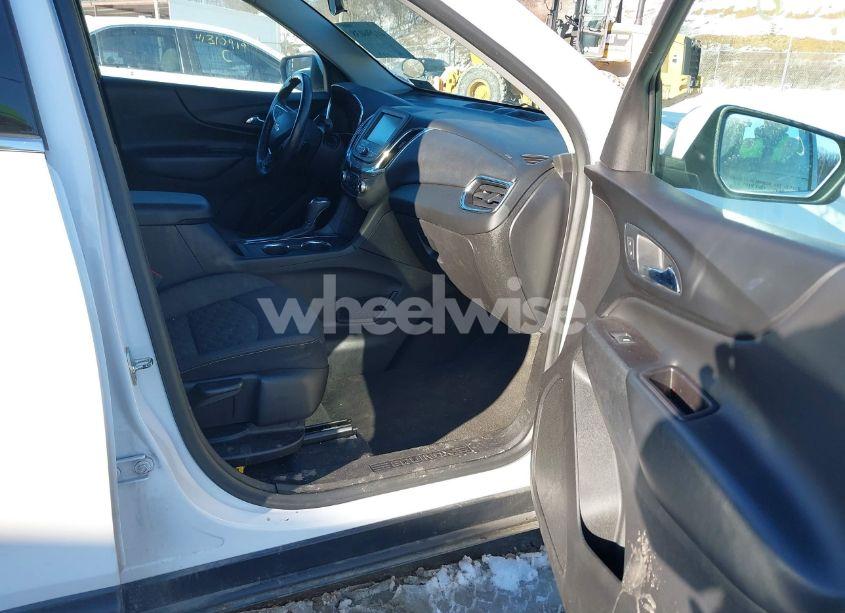 Photo 5 of 2018 Chevrolet Equinox LT (VIN 2GNAXJEV0J6230597)