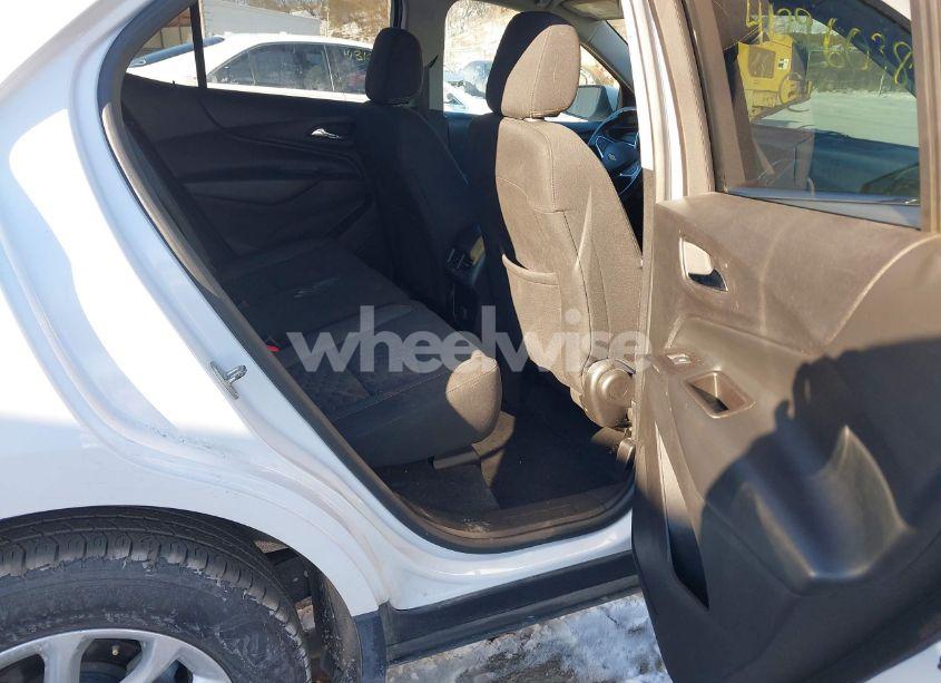 Photo 8 of 2018 Chevrolet Equinox LT (VIN 2GNAXJEV0J6230597)