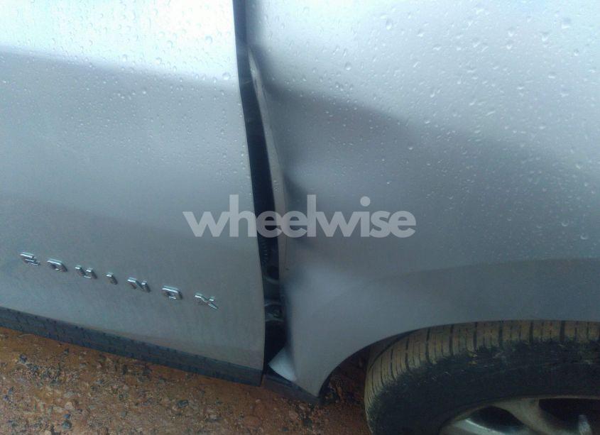 Photo 12 of 2018 Chevrolet Equinox LT (VIN 2GNAXJEV0J6236450)