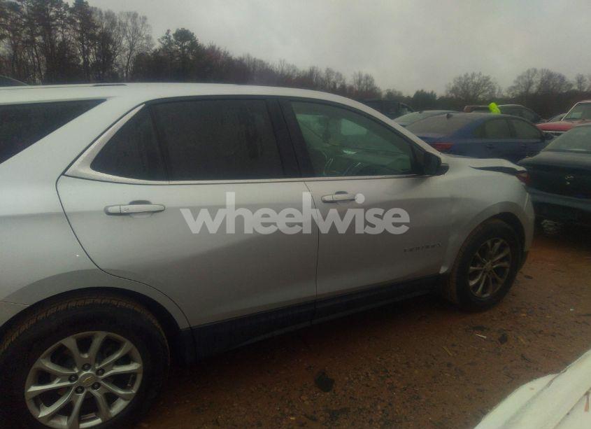 Photo 14 of 2018 Chevrolet Equinox LT (VIN 2GNAXJEV0J6236450)