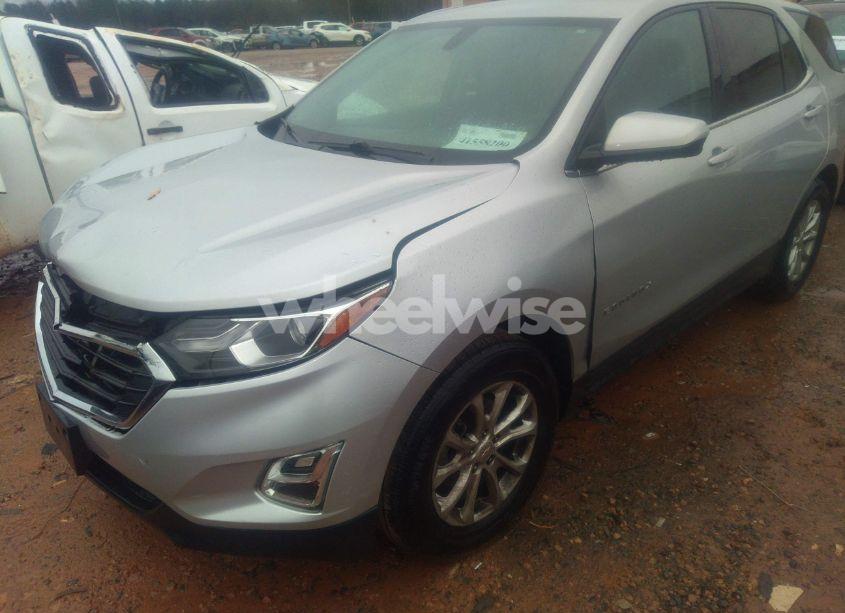 Photo 2 of 2018 Chevrolet Equinox LT (VIN 2GNAXJEV0J6236450)