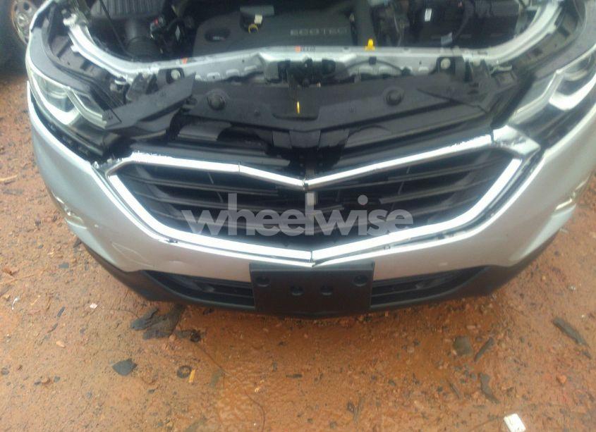 Photo 6 of 2018 Chevrolet Equinox LT (VIN 2GNAXJEV0J6236450)