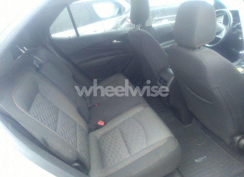 Photo 8 of 2018 Chevrolet Equinox LT (VIN 2GNAXJEV0J6236450)