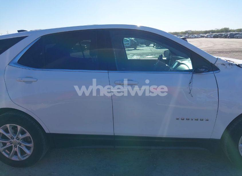 Photo 13 of 2018 Chevrolet Equinox LT (VIN 2GNAXJEV0J6260814)