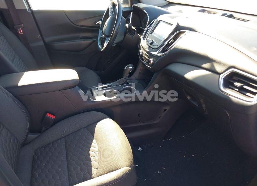 Photo 5 of 2018 Chevrolet Equinox LT (VIN 2GNAXJEV0J6260814)