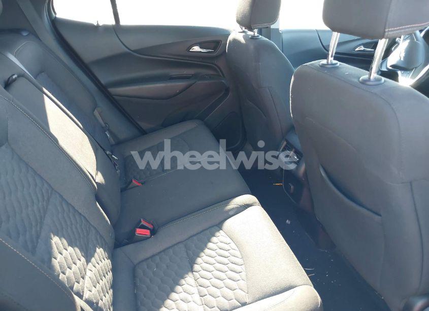 Photo 8 of 2018 Chevrolet Equinox LT (VIN 2GNAXJEV0J6260814)