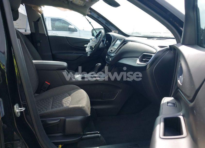 Photo 5 of 2018 Chevrolet Equinox LT (VIN 2GNAXJEV0J6296034)