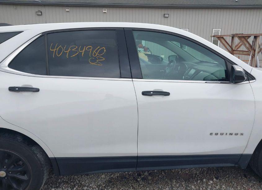 Photo 13 of 2018 Chevrolet Equinox LT (VIN 2GNAXJEV0J6314550)