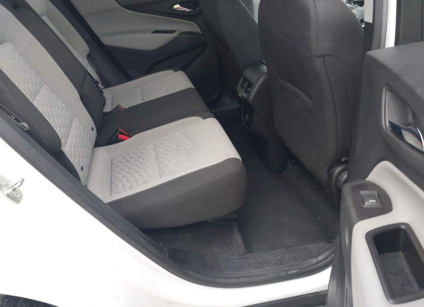 Photo 8 of 2018 Chevrolet Equinox LT (VIN 2GNAXJEV0J6314550)