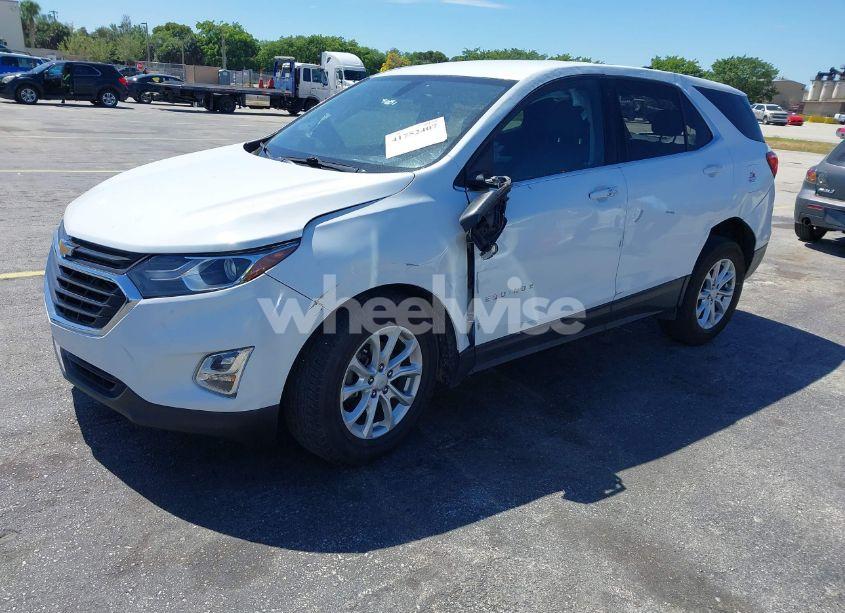 Photo 2 of 2018 Chevrolet Equinox LT (VIN 2GNAXJEV0J6316377)